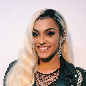 Pabllo Vittar sofreu preconceitos por sua feminilidade e por ser homossexual. Com o sucesso, ela vibra por estar quebrando barreiras: 'Acho isso incrível, que as pessoas estejam conhecendo LGBTQ e eu fico muito feliz porque com a informação o respeito aparece'