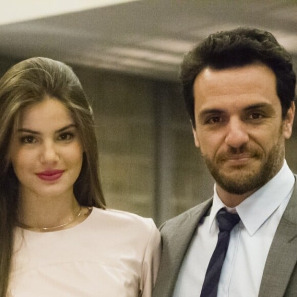 Camila Queiroz e Rodrigo Lombardi protagonizaram a novela 'Verdades Secretas', em 2015