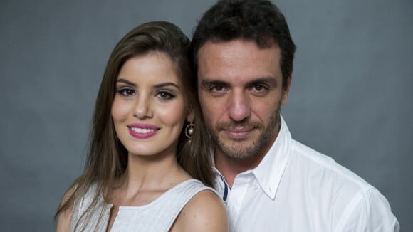 Rodrigo Lombardi posta foto com Camila Queiroz e fãs vibram: 'Angel e Alex'