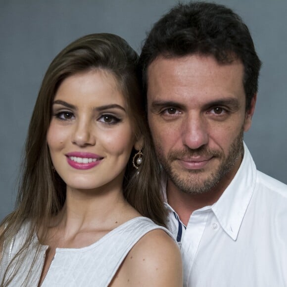 Camila Queiroz e Rodrigo Lombardi se reencontraram nos Estúdios Globo na segunda-feira, 31 de julho de 2017