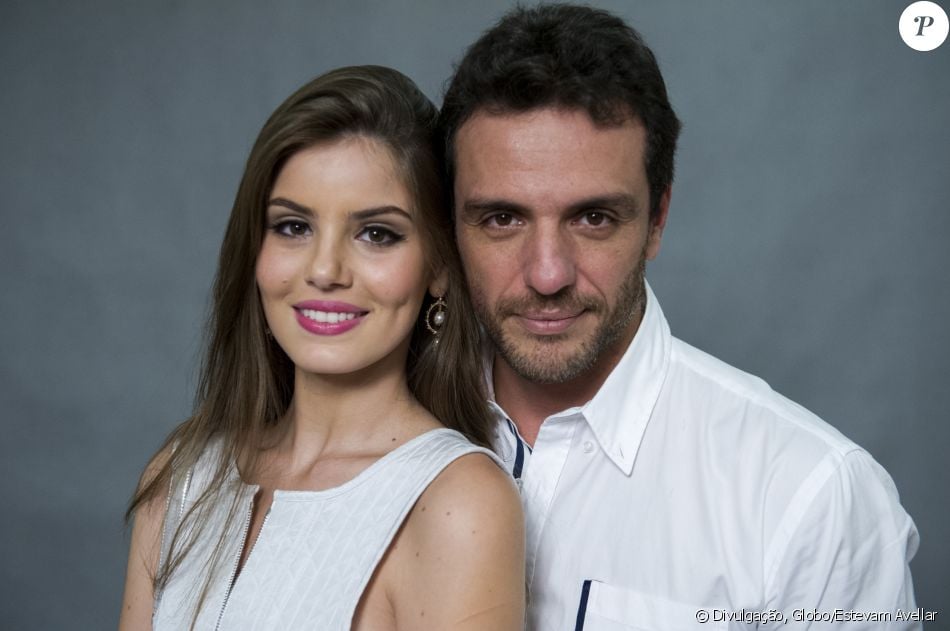 Rodrigo Lombardi elogia Camila Queiroz em