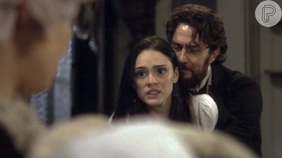 Na novela 'Novo Mundo', Anna (Isabelle Drummond) apanha de cinto do marido, Thomas (Gabriel Braga Nunes)