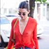 No último domingo, 30 de julho de 2017, Kendall Jenner também desfilou com blusa transparente e sem sutiã pelas ruas de Nova York