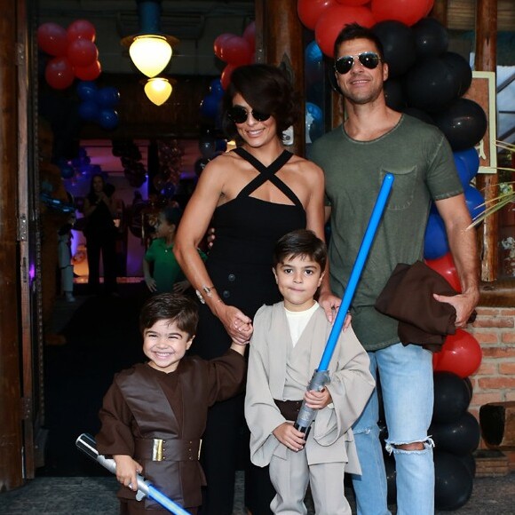 Juliana Paes e Carlos Eduardo Baptista são pais de Pedro, de 6 anos, e Antônio, de 4