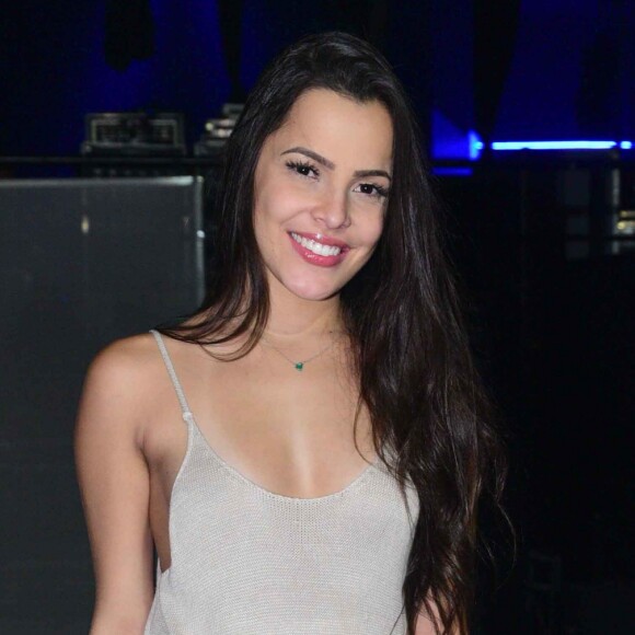 Ex-BBB Emilly rebola ao som de 'Sua Cara', de Anitta e Pabllo Vittar em vídeo nesta quarta-feira, dia 02 de agosto de 2017