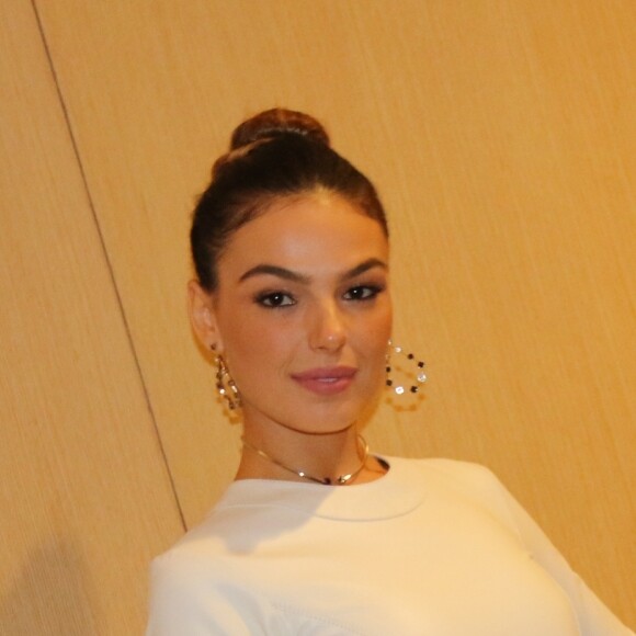 Isis Valverde opinou sobre o feminismo ao Purepeople: 'Às vezes vai para um lado muito contraditório'