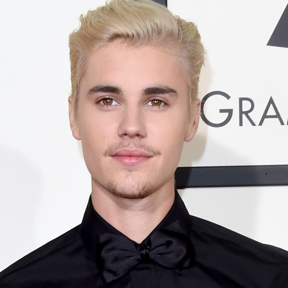 'Eu sou extremamente abençoado por ter tido pessoas nos últimos anos que em ajudarem a reconstruir o meu caráter, fazendo eu me lembrar de quem eu era e quem eu quero ser!', escreveu Justin Bieber