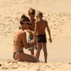Fernanda Lima se diverte com os filhos gêmeos, João e Francisco, na praia do Leblon, Zona Sul do Rio de Janeiro, em 10 de abril de 2014