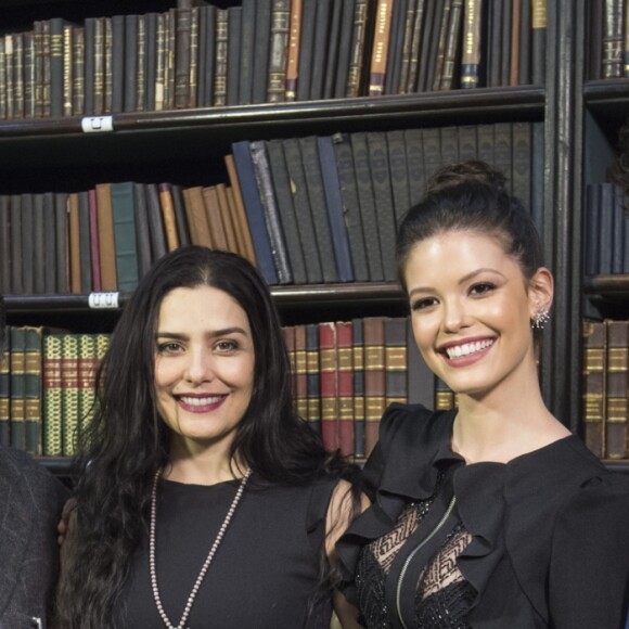 Um dos protagonistas da novela 'Tempo de Amar', Tony Ramos conta ao Purepeople que José Augusto é pai de Maria Vitória (Vitoria Strada) e a cria sozinho porque a mulher faleceu. O influente produtor de vinhos ficará irritado quando a filha se envolve com um rapaz que ele não concorda