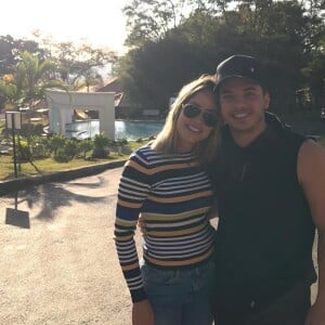 Wesley Safadão e a mulher, Thyane Dantas, estão em um retiro espiritual