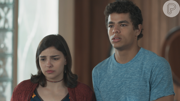 Na novela 'Malhação', Keyla (Gabriela Medvedovski) e Tato (Matheus Abreu) ficam indignados com a atitude de Roney (Lúcio Mauro Filho) ao expulsar o genro de casa