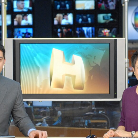 Após deixar a bancada do 'Jornal Hoje', Evaristo Costa tem brincado com o status de 'desempregado' no Twitter