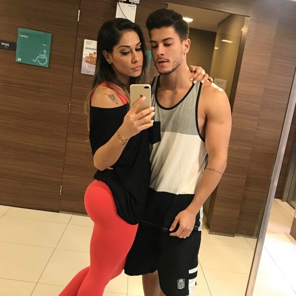 Mayra Cardi já enalteceu publicamente o corpo do namorado, Arthur Aguiar