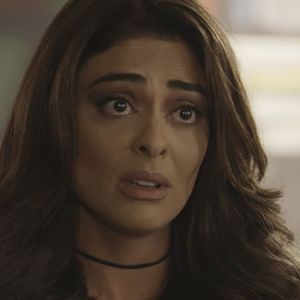 Na novela 'A Força do Querer', apesar de Bibi (Juliana Paes) já ter demonstrado seu ciúmes, o bandido vai voltar a flertar com a cabelereira