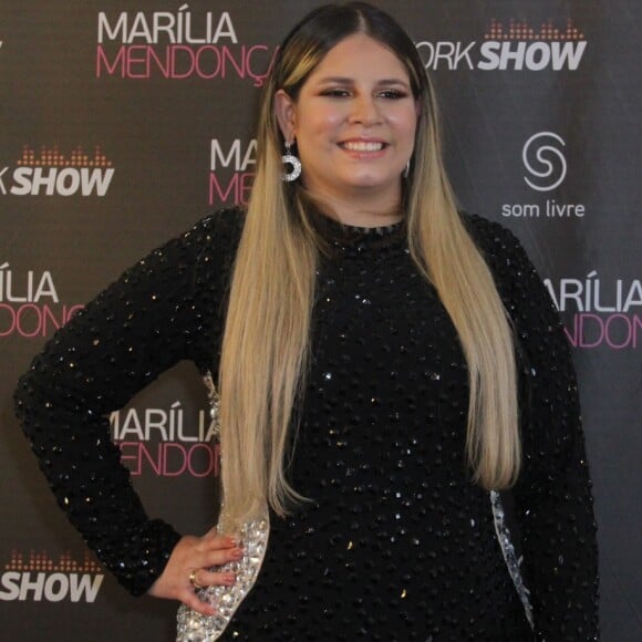 Seguidora aponta edição em look de Marília Mendonça, usado para fazer show no Vivo Rio, no Aterro do Flamengo, Zona Sul da cidade, no último sábado, 5 de agosto de 2017