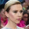 Com o corte pixie, Scarlett Johansson investiu na tendência wet para uma pré-estreia em Nova York, nos Estados Unidos, em 12 de junho de 2017