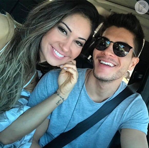 Mayra Cardi e Arthur Aguiar assumiram o namoro há um mês