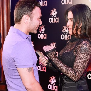 'Meu amigo Matheus Mazzafera me deu porque amo miniaturas e amo whisky', acrescentou Cleo Pires