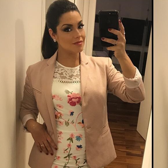 Thais Fersoza mostrou boa forma 11 dias após o nascimento do filho, Teodoro