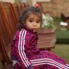 Maria Flor, de 1 ano e 8 meses, ficou sem voz ao ver seu presente