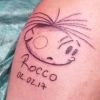 Felipe Andreoli fez tatuagem para o filho, Rocco, de 6 meses, e foi filmado pela mulher, Rafa Brites: 'Fofo demais'