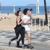 Gabriel Leone pratica corrida com a namorada, Carla Salle, na orla da praia do Leblon, Zona Sul do Rio de Janeiro, na manhã desta terça-feira, 08 de agosto de 2017