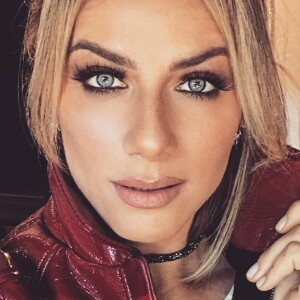 Giovanna Ewbank relatou que sofre de dermatite atópica e que, inclusive, perdeu trabalhos por conta da doença de pele: 'Aparece quando estou estressada, quando estou na TPM, que a gente fica muito mexida emocionalmente, e quando estou muito nervosa por algum motivo'