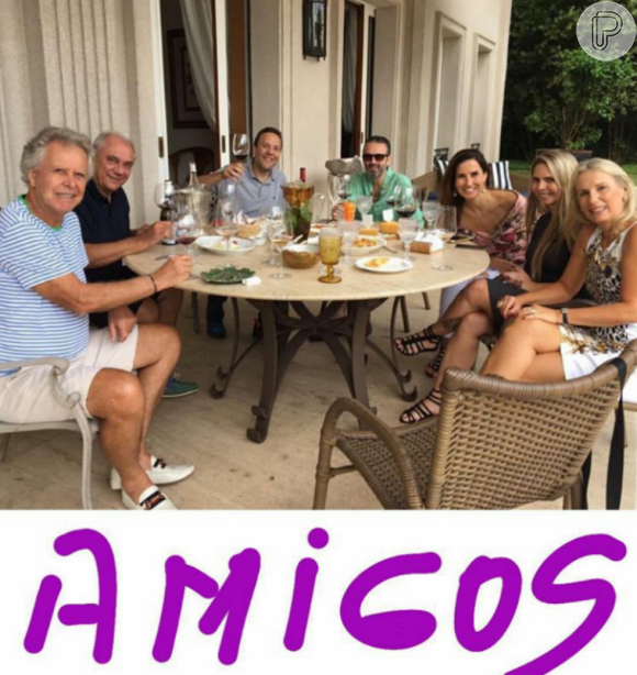 Marcelo Rezende e a namorada, Luciana Lacerda, almoçaram com amigos nesta terça-feira, 8 de agosto de 2017