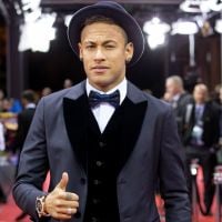 Neymar leva bronca do Detran por falta de cinto: 'Exigido pelos franceses'