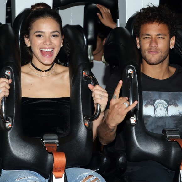 'Parabéns, Bru. Desejo tudo de melhor em sua vida. Você merece o mundo', disse Neymar para Bruna Marquezine