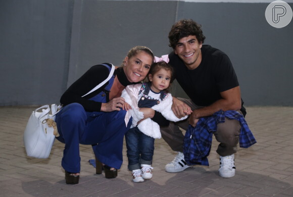 Deborah Secco é mãe de Maria Flor, de 1 anos e 8 meses, do relacionamento com o ator Hugo Moura