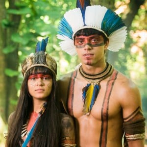 Piatã (Rodrigo Simas) deixou Jacira (Giullia Buscacio) como líder da tribo em sua ausência, na novela 'Novo Mundo'