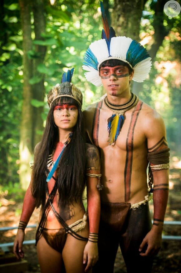 Piatã (Rodrigo Simas) deixou Jacira (Giullia Buscacio) como líder da tribo em sua ausência, na novela 'Novo Mundo'