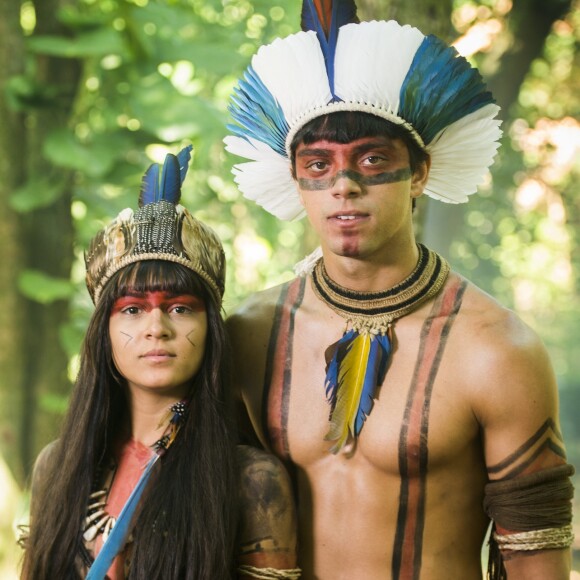 Piatã (Rodrigo Simas) deixou Jacira (Giullia Buscacio) como líder da tribo em sua ausência, na novela 'Novo Mundo'