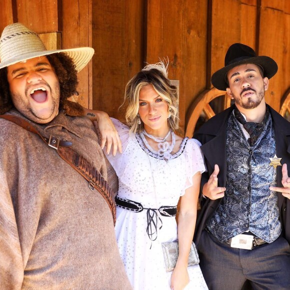 Gominho, Giovanna Ewbank, o digital influencer Carlinhos Maia e Tirulipa participaram do clipe de 'Regime Fechado'