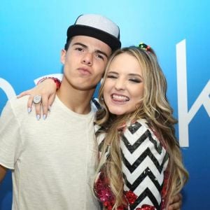 Thomaz Costa confirma fim de namoro com Larissa Manoela: 'Não estávamos felizes'