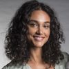 'Aprendi a lidar com meu cabelo cacheado depois que passei a ter contato com experts e, principalmente, depois que aceitei o meu tipo de beleza', diz Débora Nascimento