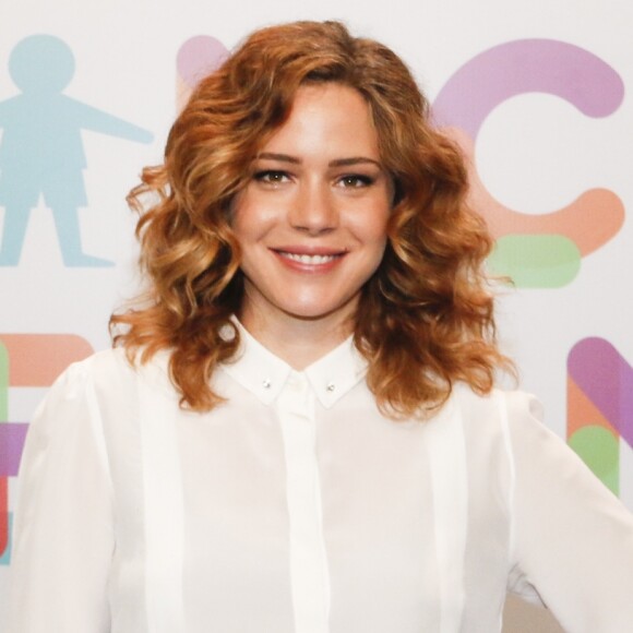 Apaixonada por seus cachos, Leandra Leal sempre exibiu os fios bem definidos