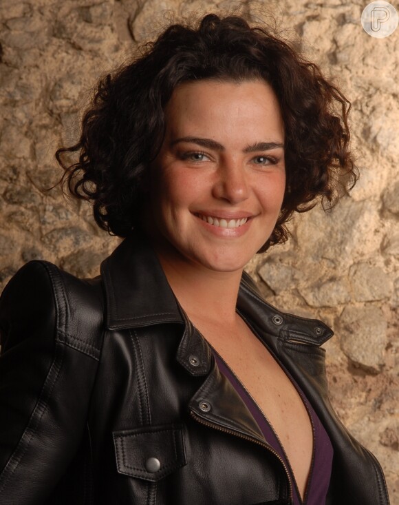 Em seu último trabalho na Globo, no seriado 'Na Forma da Lei', em 2010, Ana Paula Arósio voltou a exibir seus famosos cachos com os fios mais curtos
