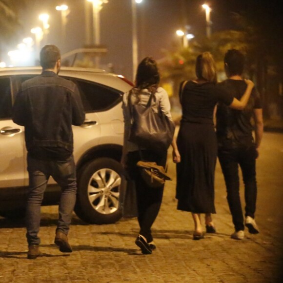 Fotografados juntos, Marcos Veras e Rosane Mulholand negam romance ao Purepeople nesta quinta-feira, dia 10 de agosto de 2017