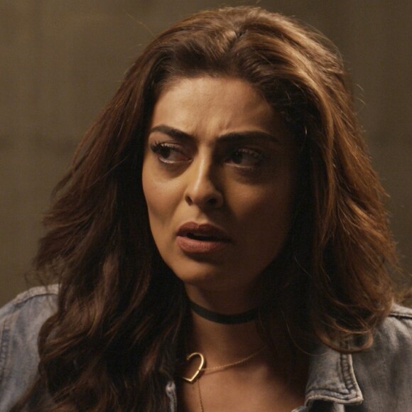 Bibi (Juliana Paes) avisa que vão ter que devolver o dinheiro ou entregar os fuzis, na novela 'A Força do Querer'