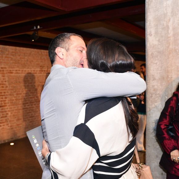 Para atuar, Malvino Salvador precisou utilizar uma prótese na boca, substituindo os dentes por uma dentadura de ouro