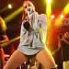 Anitta exibiu a boa forma em um show no FM Hall