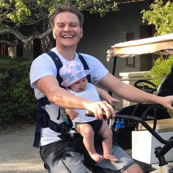 Michel Teló é pai babão de Melinda e Teodoro e constantemente posta fotos de momentos fofos com os filhos e a esposa Thais Fersoza