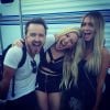 Ellie Goulding posou com amigos nos bastidores do Coachella