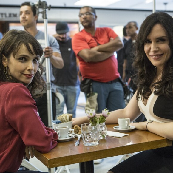 A farsa de Irene (Débora Falabella) e Mira (Maria Clara Spinelli) é descoberta, na novela 'A Força do Querer'