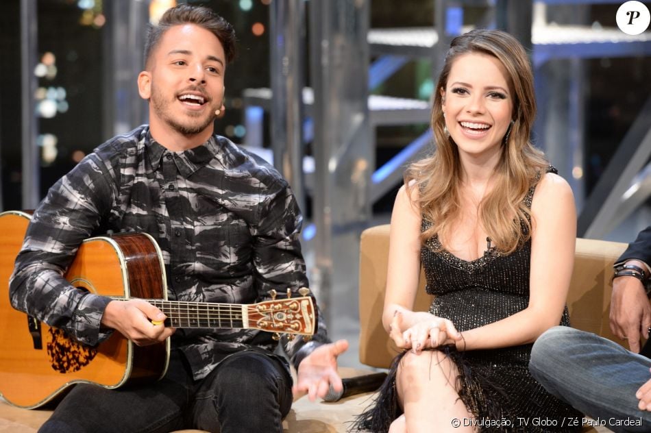 Sandy e Junior fizeram o pai, Xororó, se emocionar durante o programa 'É de Casa' deste sábado Sandy e Junior fizeram o pai, Xororó, se emocionar durante o programa 'É de Casa' deste sábado