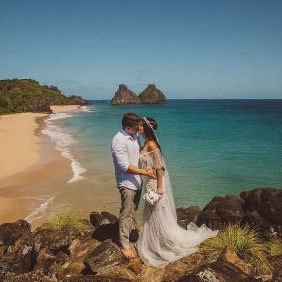 Munik Nunes vai se casar em outubro, mas a goiana já se vestiu de noiva