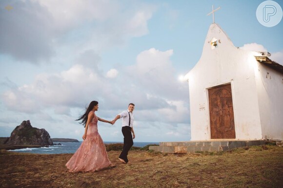 Munik Nunes publicou neste sábado, 12 de agosto de 2017, em seu Instagram, fotos do ensaio pré-casamento que fez com Anderson Felício