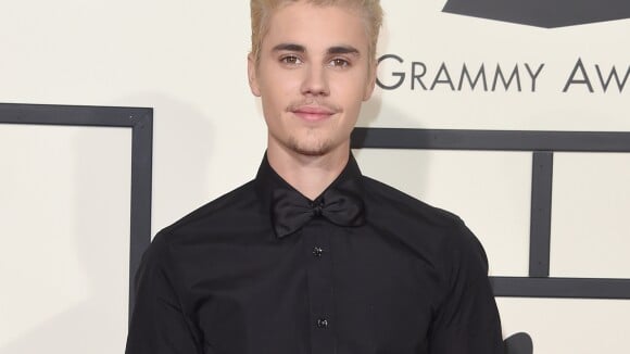 Justin Bieber leva fora pela web após cantar recepcionista de academia